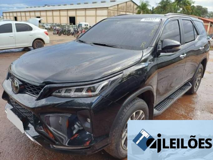 TOYOTA HILUX SW4 23/24