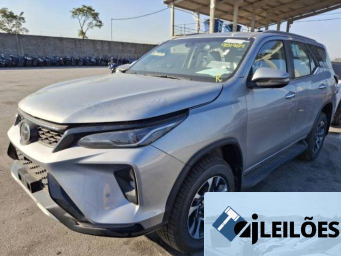 TOYOTA HILUX SW4 24/24