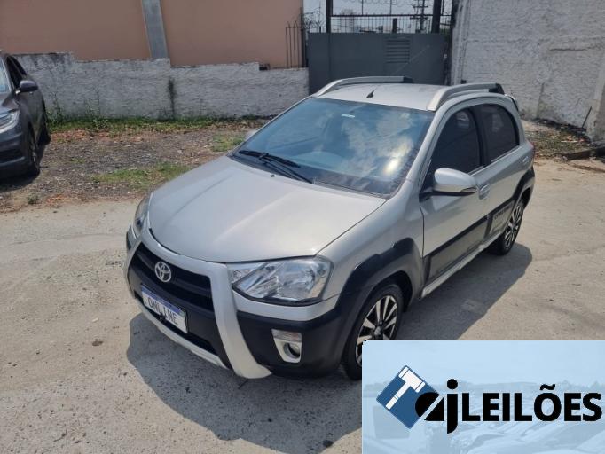 TOYOTA ETIOS CROSS 15/15