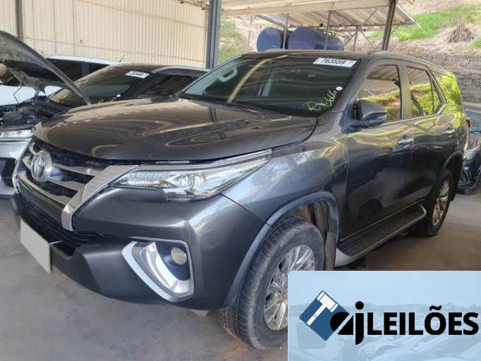 TOYOTA HILUX SW4 21/21