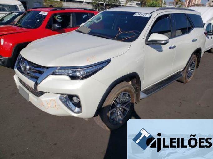 TOYOTA HILUX SW4 16/16