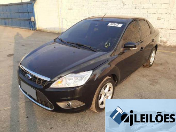 FORD FOCUS SEDAN 10/10
