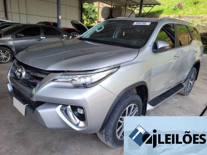 TOYOTA HILUX SW4 17/17